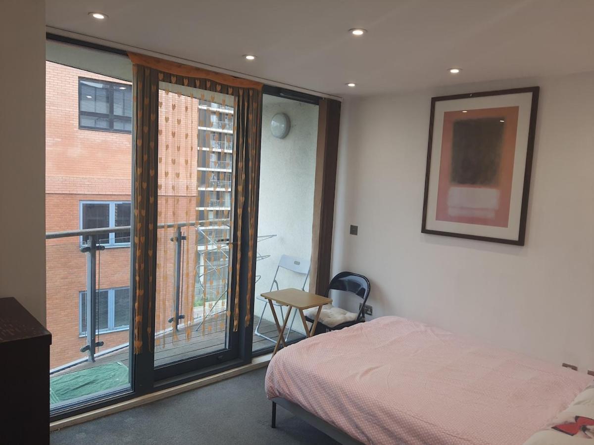 Ensuite Room In Canary Wharf Top-Floor Apartment Apartment *