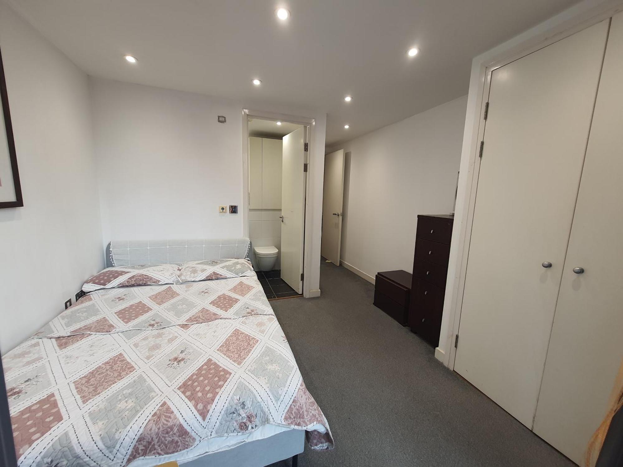 Apartment Ensuite Room In Canary Wharf Top-Floor Apartment London