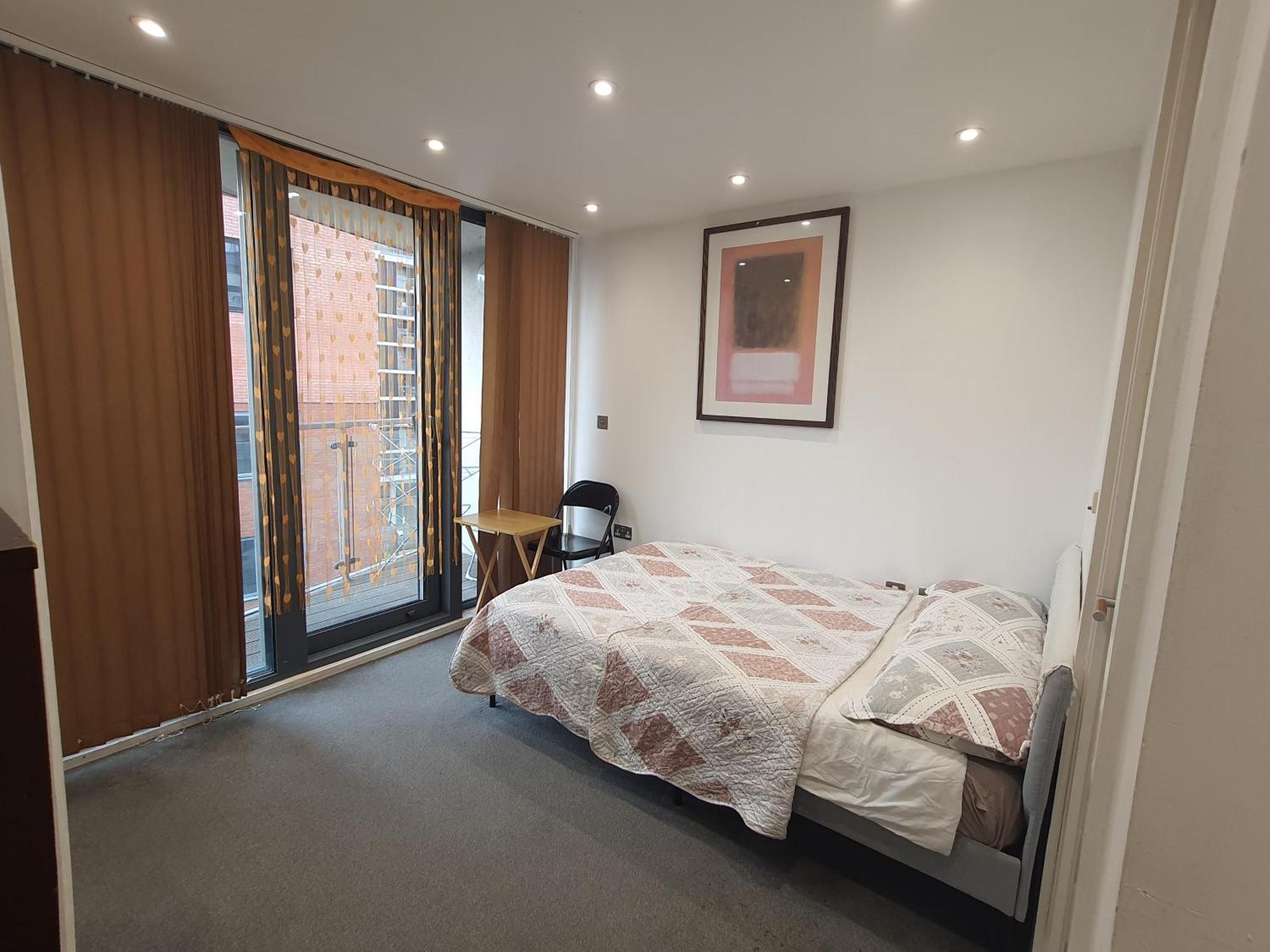 Ensuite Room In Canary Wharf Top-Floor Apartment * London